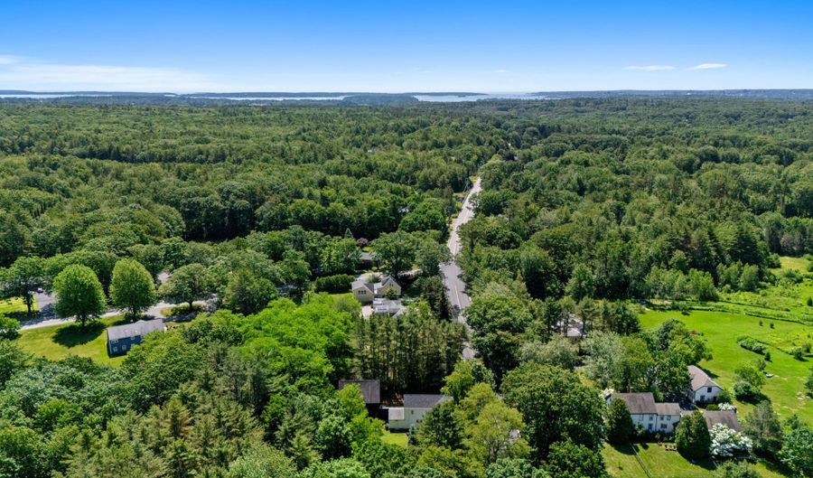 259 Falmouth Rd, Falmouth, ME 04105 - 3 Beds, 3 Bath