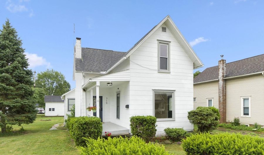 719 E 7th St, Auburn, IN 46706 - 3 Beds, 2 Bath