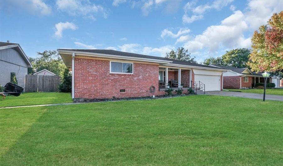 313 William Dr, Altus, OK 73521 - 3 Beds, 2 Bath