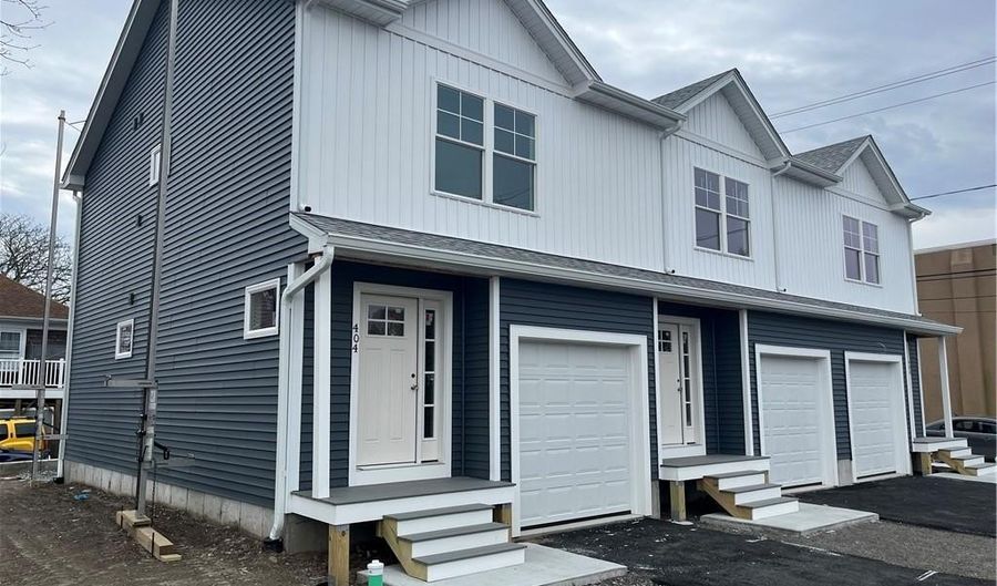 400 Juniper St A, East Providence, RI 02914 - 2 Beds, 3 Bath