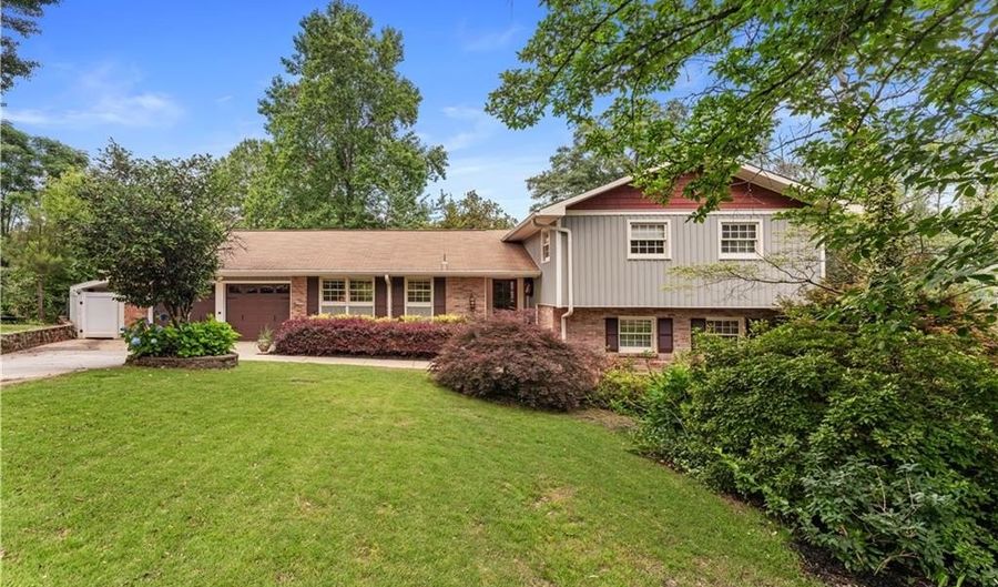 212 REDWOOD Ct, Auburn, AL 36830 - 5 Beds, 4 Bath