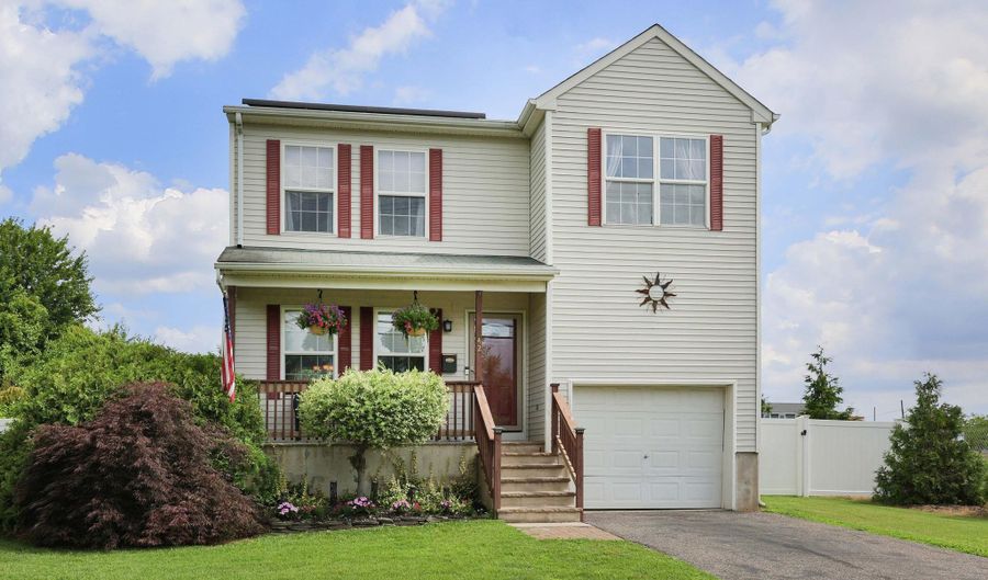 42 W Highland Ave, Atlantic Highlands, NJ 07716 - 4 Beds, 2 Bath