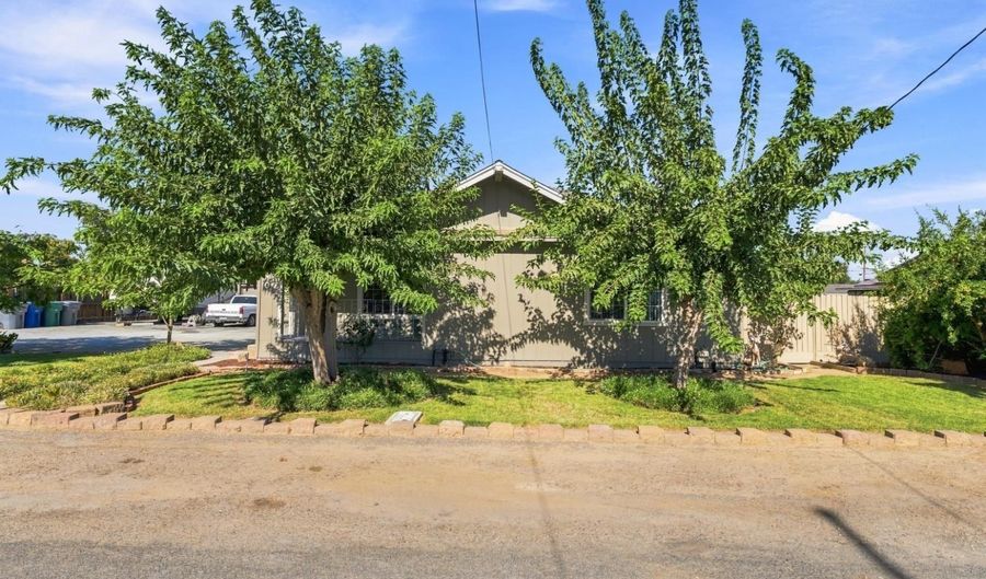 10840 Cedar St, Armona, CA 93202 - 3 Beds, 2 Bath