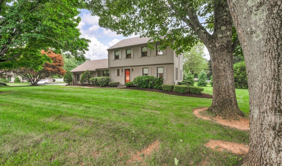 2 Sachem Dr, Cromwell, CT 06416 - 3 Beds, 3 Bath
