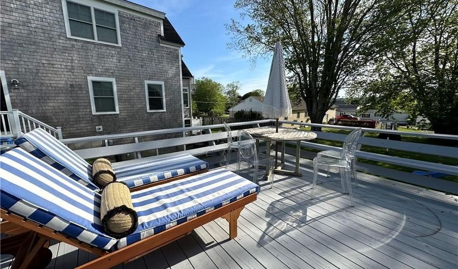 140 Renfrew Ave, Middletown, RI 02842 - 2 Beds, 1 Bath