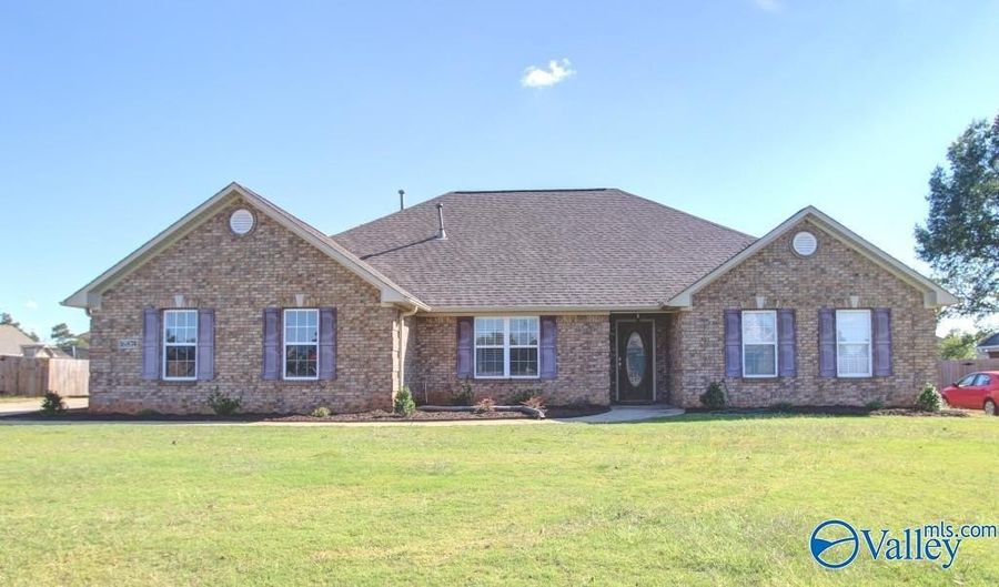 16874 Raspberry Ln, Athens, AL 35613 - 4 Beds, 3 Bath