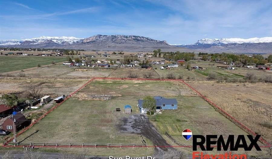 21 Sunburst Dr, Cody, WY 82414 - 2 Beds, 2 Bath
