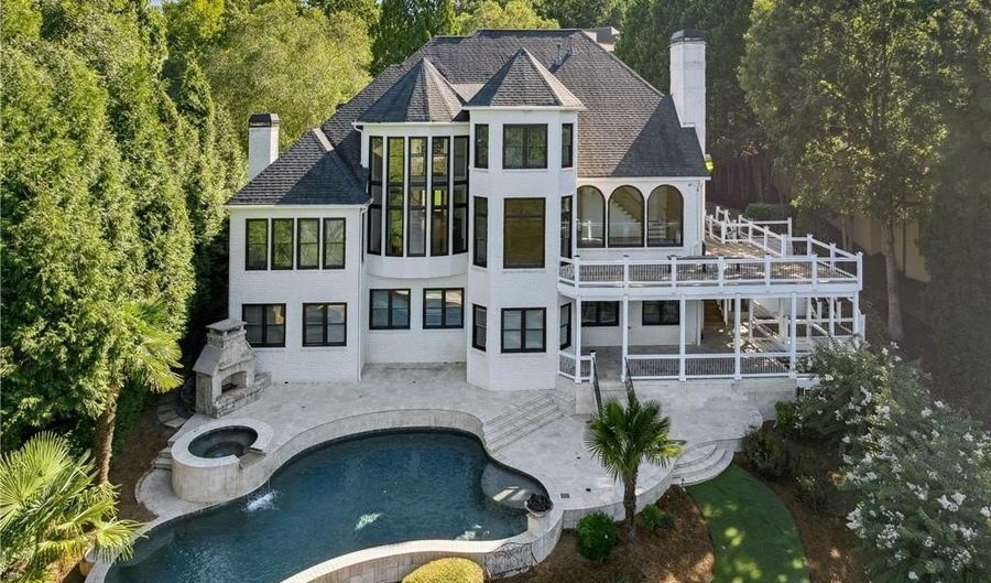 675 FALLS LAKE Dr, Alpharetta, GA 30022 - 6 Beds, 6 Bath