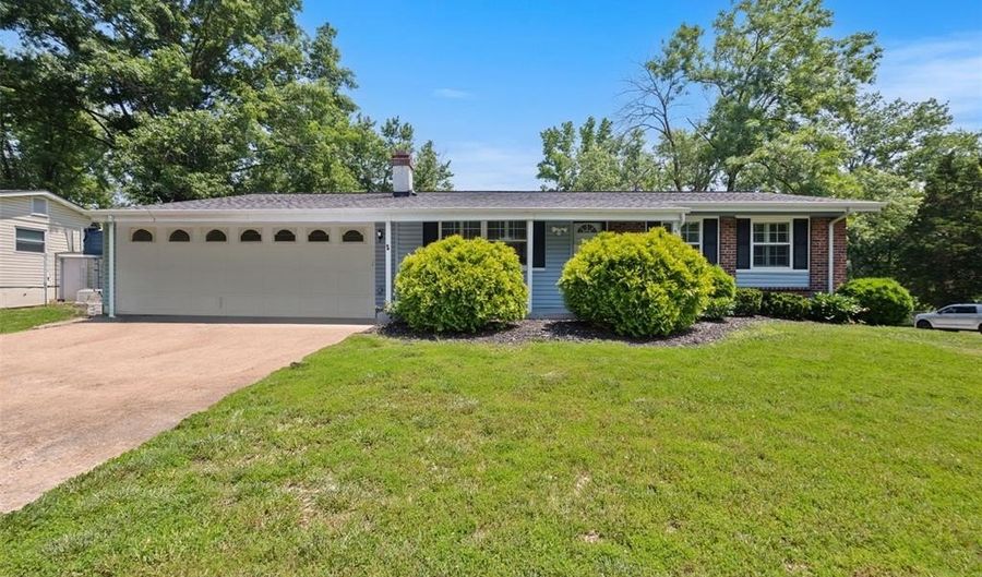 585 Golfwood Dr, Ballwin, MO 63021 - 3 Beds, 2 Bath