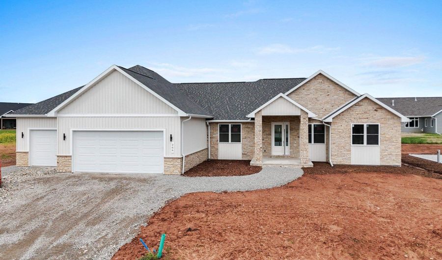 266 E SWEETWATER Way, Appleton, WI 54913 - 4 Beds, 3 Bath