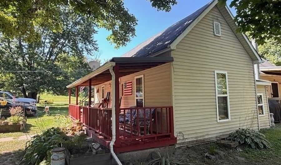 6862 N Jackson St, Attica, IN 47918 - 2 Beds, 1 Bath