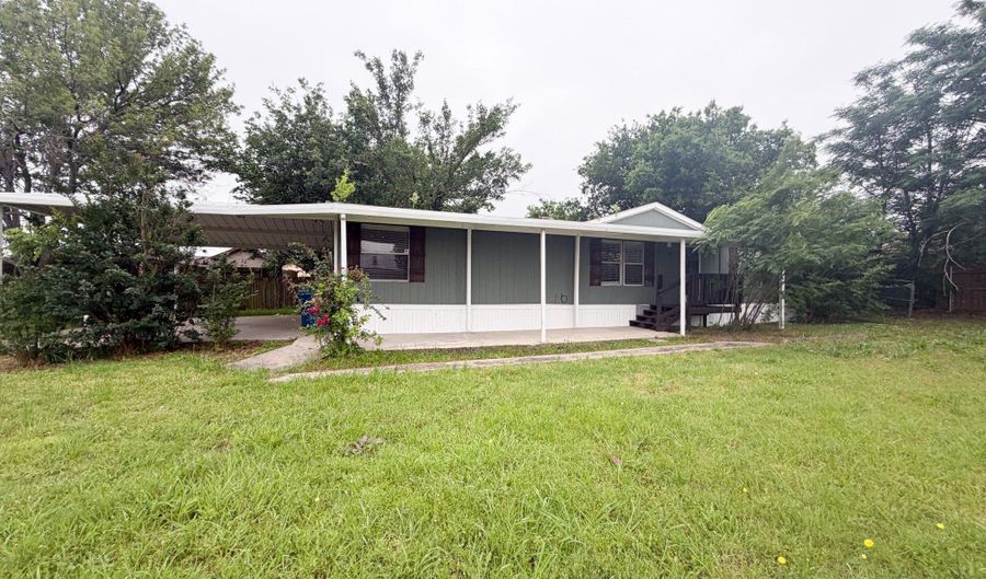 402 E College Ave, Alvarado, TX 76009 - 3 Beds, 2 Bath