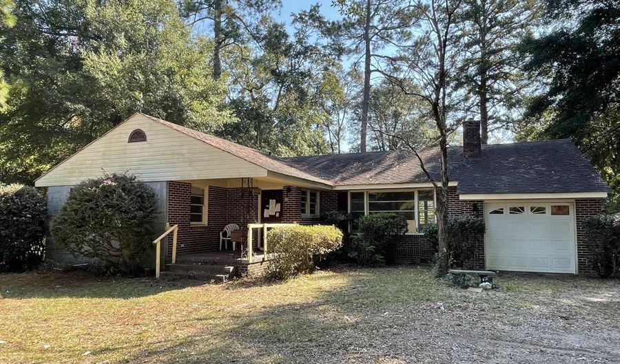 454 Izlar St, Blackville, SC 29817 - 3 Beds, 2 Bath