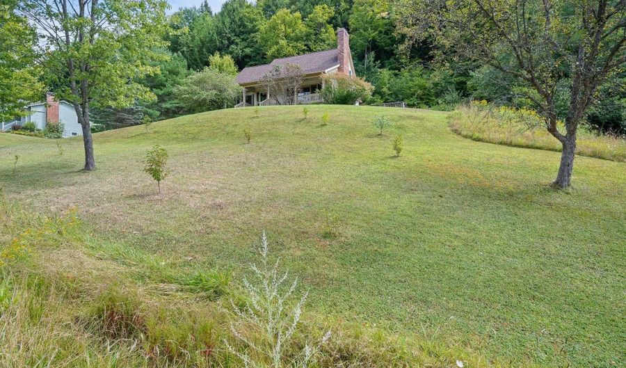 140 Point Ridge Rd, Berlin, VT 05641 - 3 Beds, 3 Bath