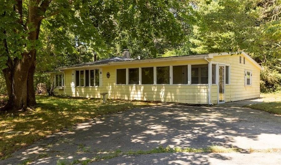 16 Center St, Charlestown, RI 02813 - 2 Beds, 1 Bath