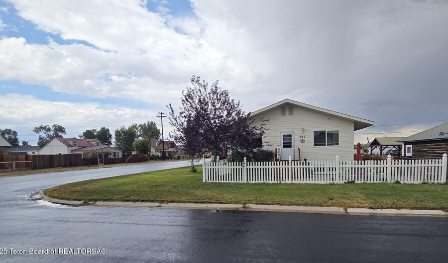 341 SMITH Ave, Big Piney, WY 83113 - 6 Beds, 3 Bath