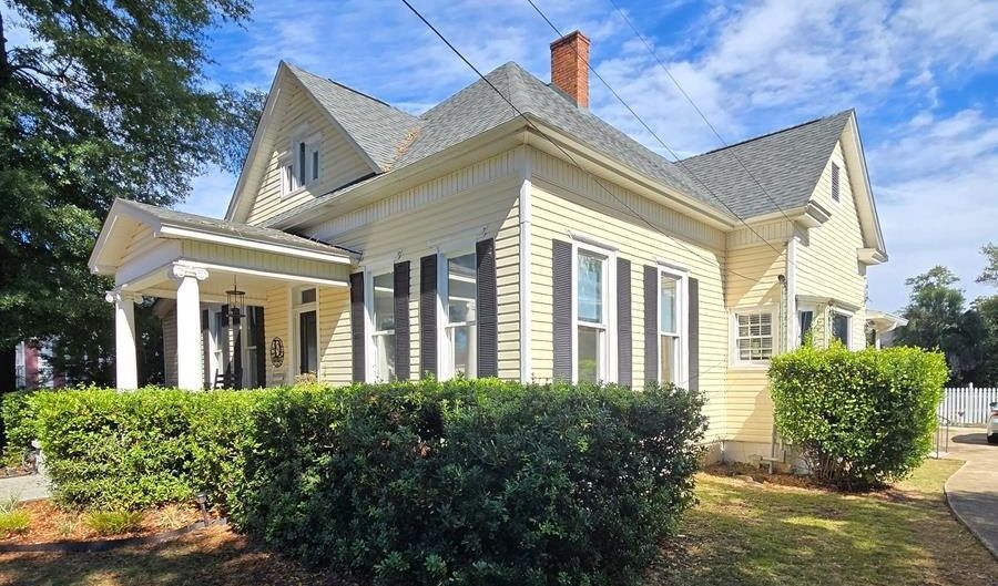 307 Kirkland St, Abbeville, AL 36310 - 4 Beds, 3 Bath