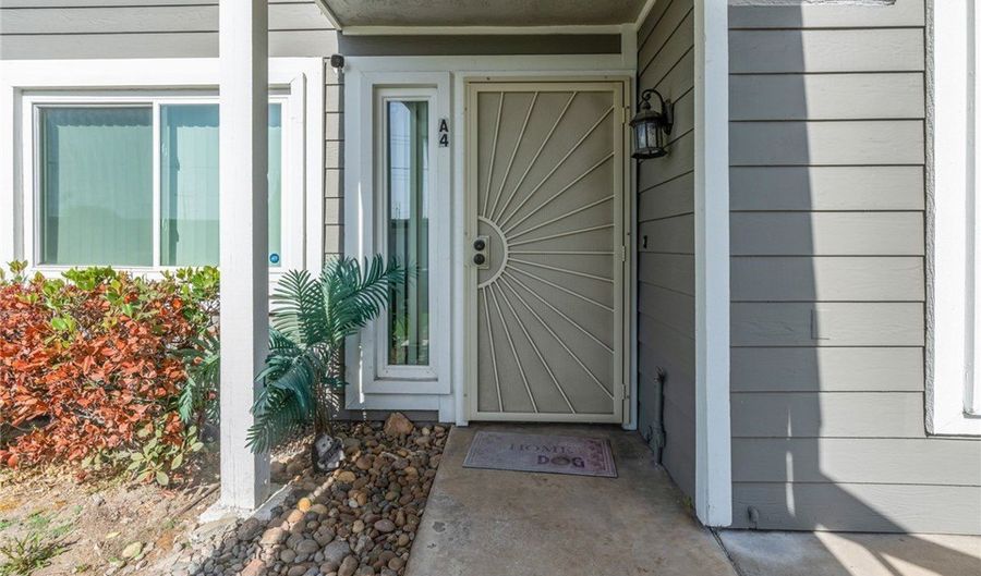 8892 Katella Ave 4, Anaheim, CA 92804 - 2 Beds, 2 Bath