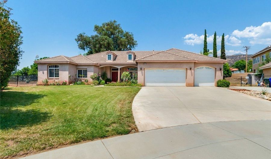 35676 Lynfall St, Yucaipa, CA 92399 - 3 Beds, 3 Bath