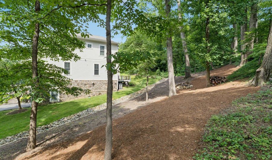 1805 ARMY NAVY Dr, Arlington, VA 22202 - 5 Beds, 5 Bath