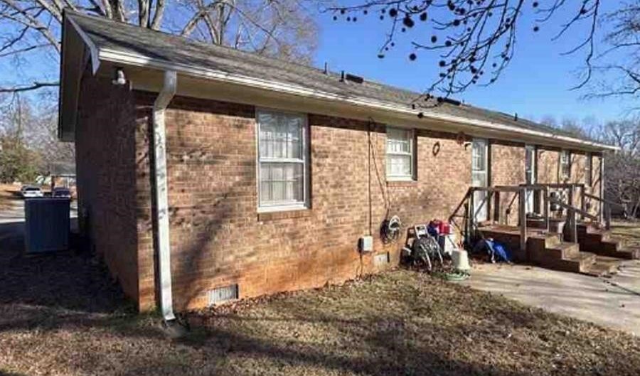 103 Diehl Ct, Boiling Springs, SC 29316 - 4 Beds, 4 Bath
