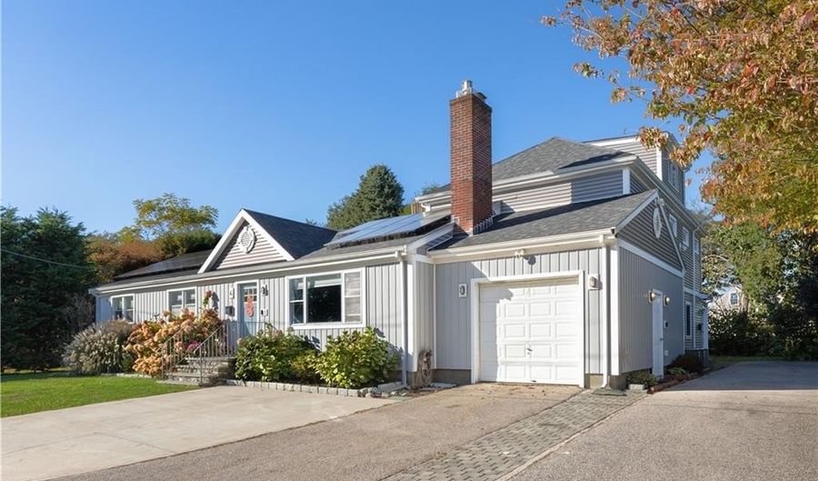 4 James St, Middletown, RI 02842 - 7 Beds, 6 Bath