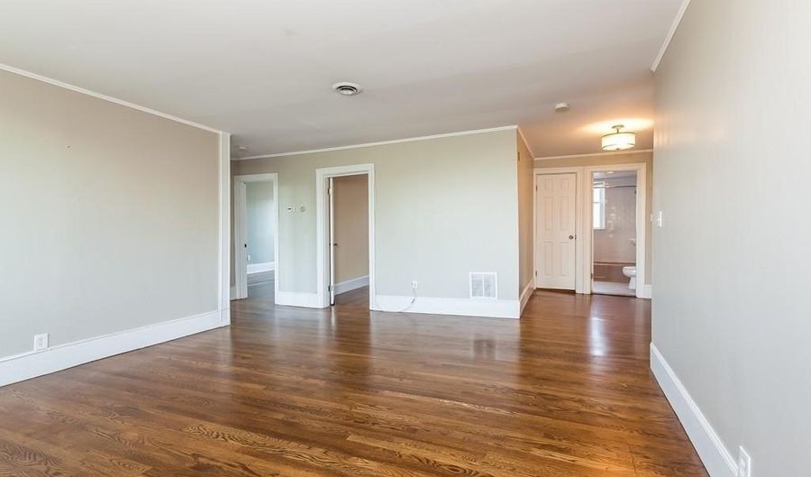 394 Riverway 12, Boston, MA 02115 - 3 Beds, 1 Bath