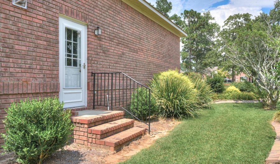 221 Double Eagle Ct, Aiken, SC 29803 - 3 Beds, 3 Bath