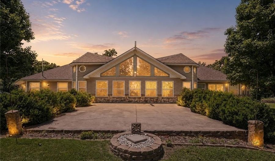 322 Riverfront Rd, Atchison, KS 66002 - 3 Beds, 2 Bath