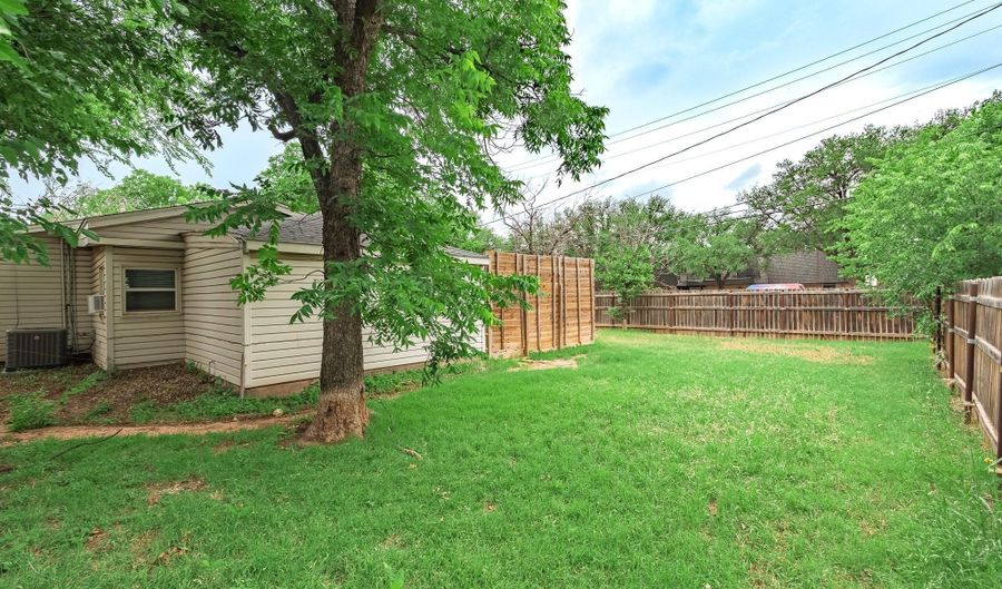 3042 S 28th St, Abilene, TX 79605 - 3 Beds, 2 Bath