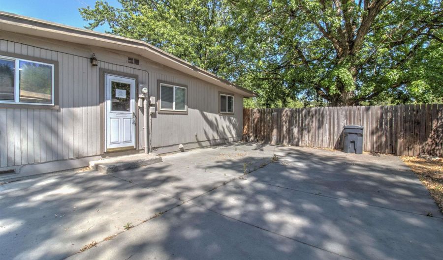 302 1st St, Benton City, WA 99320 - 3 Beds, 2 Bath