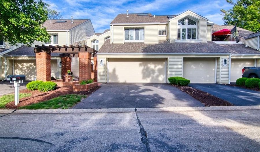 626 Highview Circle Dr, Ballwin, MO 63021 - 3 Beds, 4 Bath