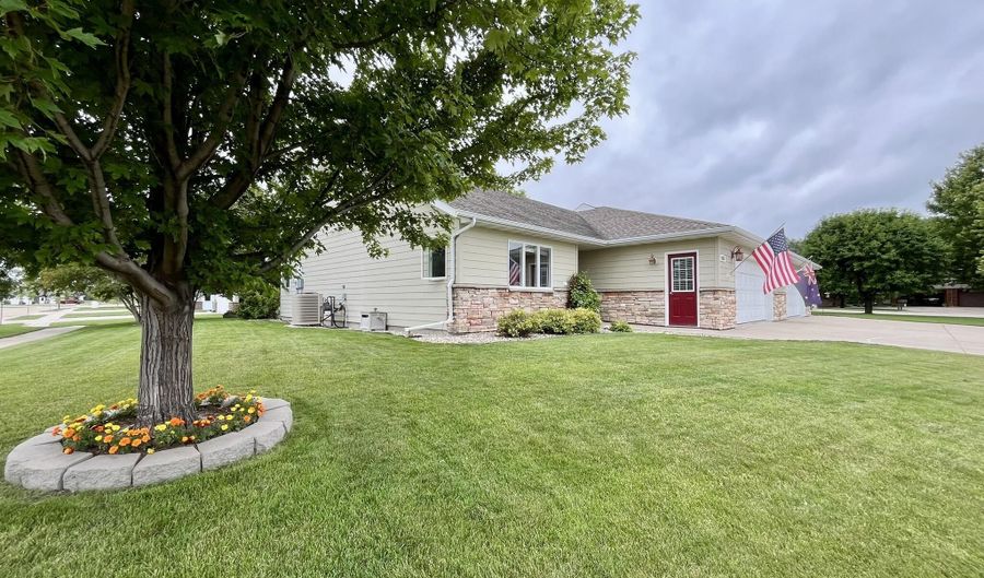 1726 Arthurs Ct, Aberdeen, SD 57401 - 2 Beds, 2 Bath