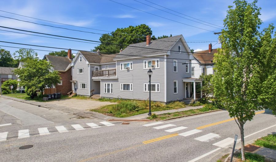82 Hampshire St, Auburn, ME 04210 - 0 Beds, 4 Bath