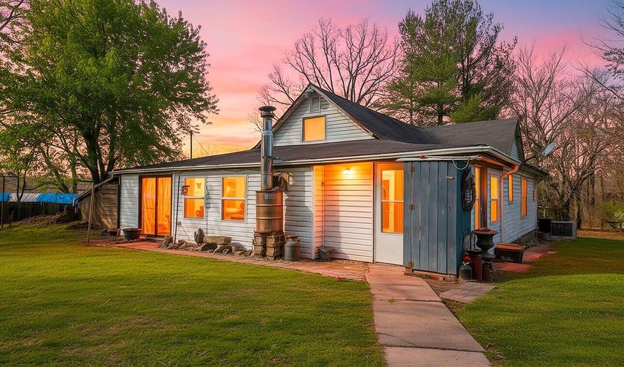 509 Old Cane Bluff Rd, Alton, MO 65606 - 5 Beds, 4 Bath