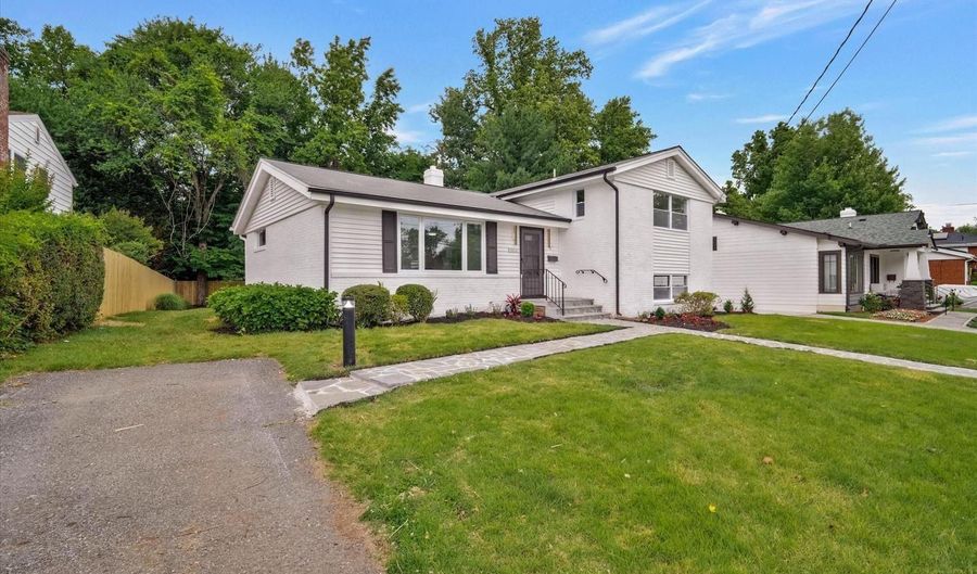 9831 SINGLETON Dr, Bethesda, MD 20817 - 4 Beds, 3 Bath