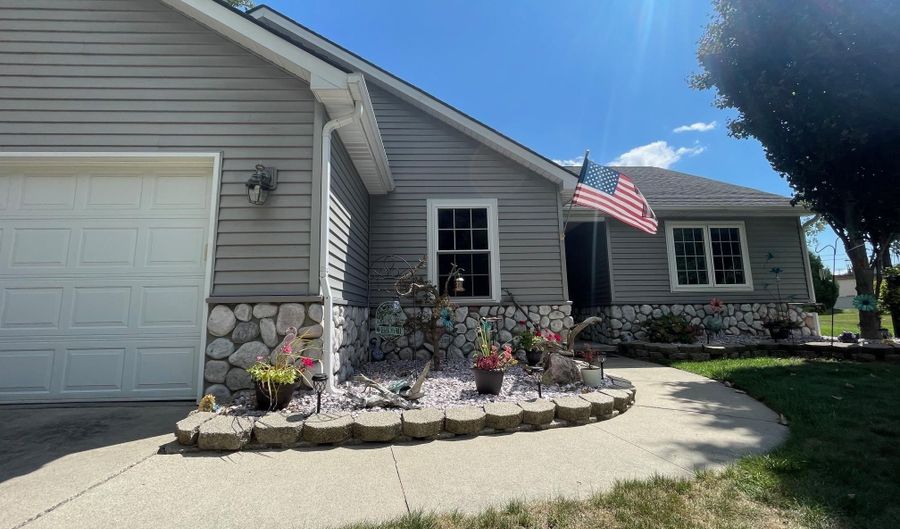 685 Townsend, Algonac, MI 48001 - 3 Beds, 2 Bath