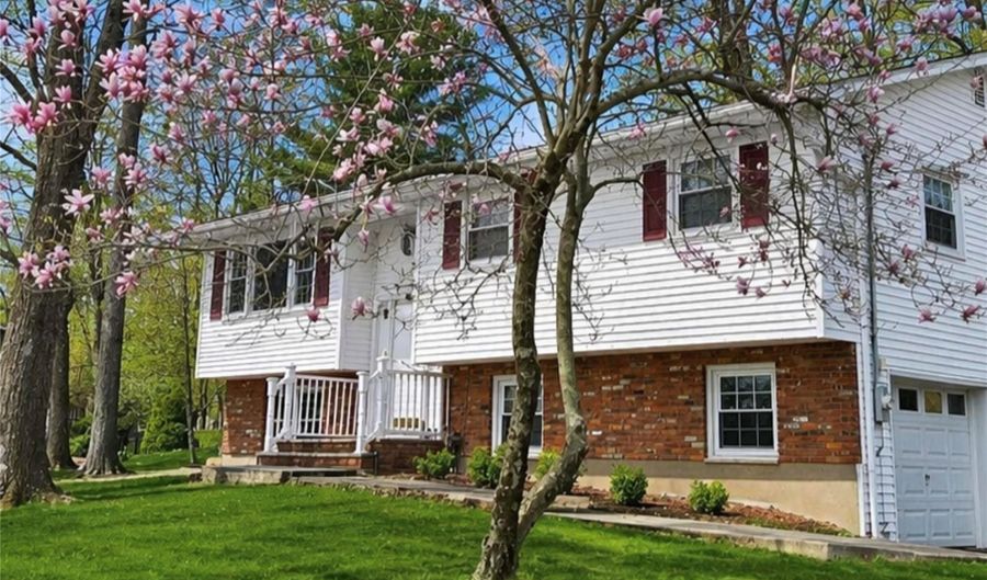9 Eros Dr, Airmont, NY 10952 - 4 Beds, 2 Bath