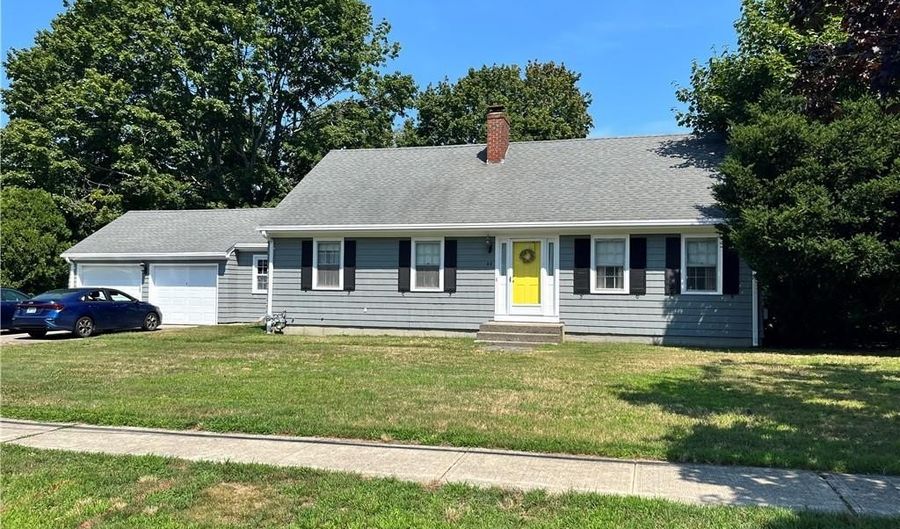 40 Aaron Ave Ave, Bristol, RI 02809 - 5 Beds, 3 Bath
