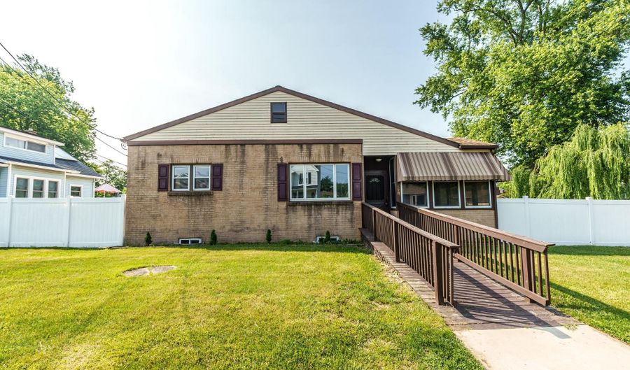 428 CHESTER Ave, Bellmawr, NJ 08031 - 5 Beds, 2 Bath