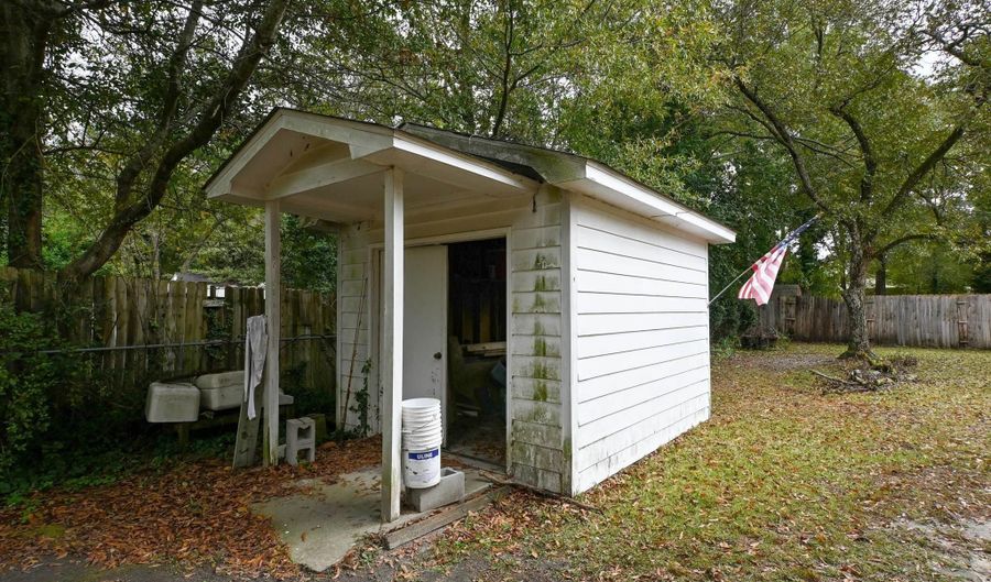 608 Academy St, Batesburg, SC 29006 - 3 Beds, 3 Bath