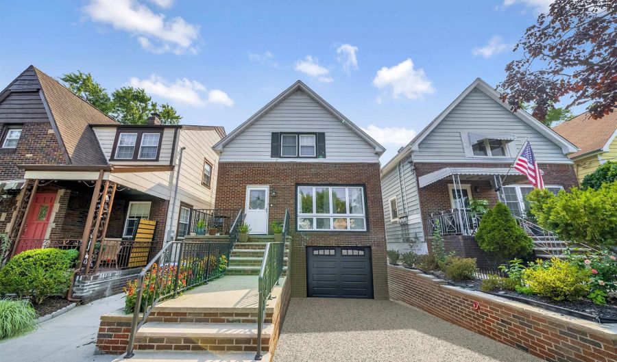 12 PAVONIA Ct 1, Bayonne, NJ 07002 - 3 Beds, 2 Bath