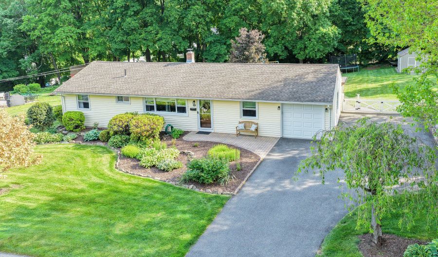 139 Contour Dr, Cheshire, CT 06410 - 3 Beds, 3 Bath
