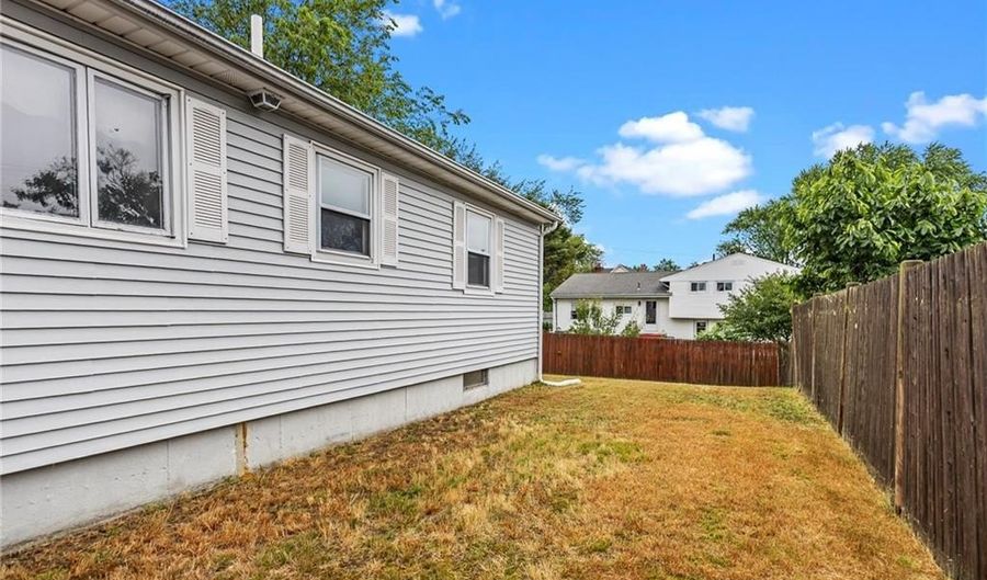 321 Beckwith St, Cranston, RI 02910 - 3 Beds, 1 Bath