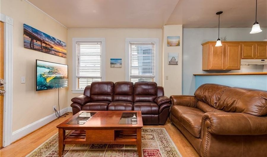 9 Ann St 1, Newport, RI 02840 - 3 Beds, 1 Bath