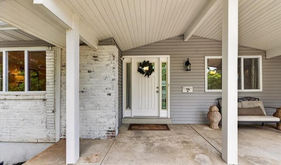 706 Clayworth Dr, Ballwin, MO 63011 - 4 Beds, 2 Bath