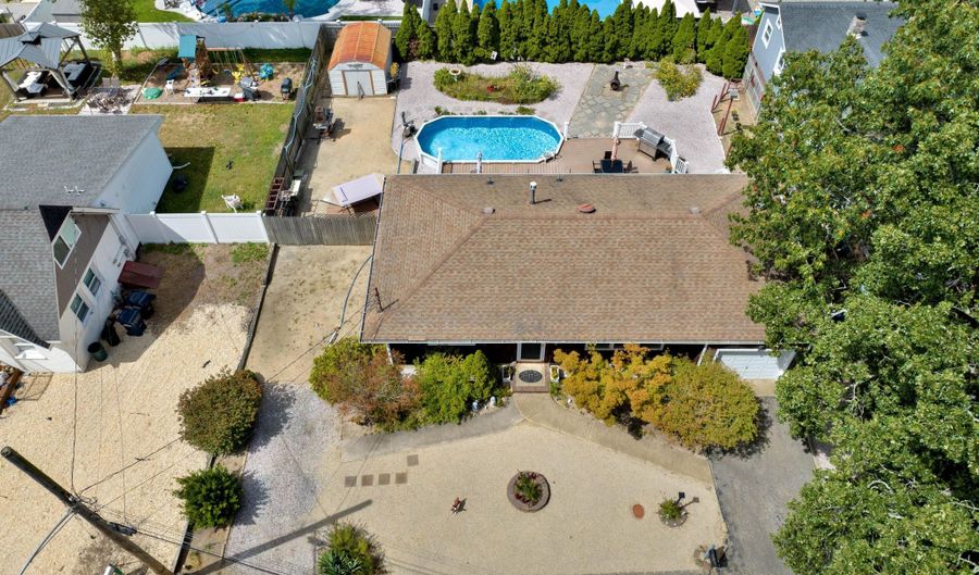 224 Tiller Ave, Beachwood, NJ 08722 - 2 Beds, 1 Bath