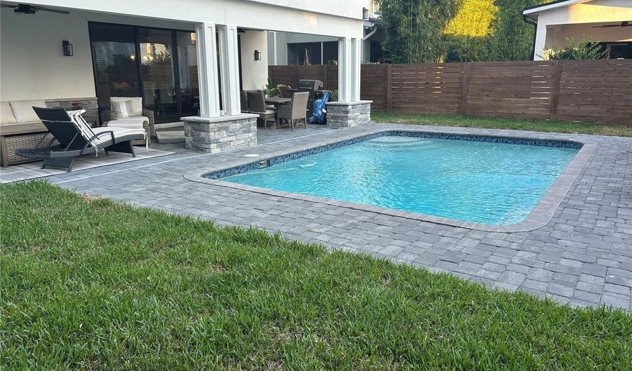 1200 EDWARDS Ln, Orlando, FL 32804 - 5 Beds, 4 Bath