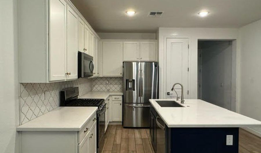 826 W GAIL Dr, Chandler, AZ 85225 - 3 Beds, 3 Bath