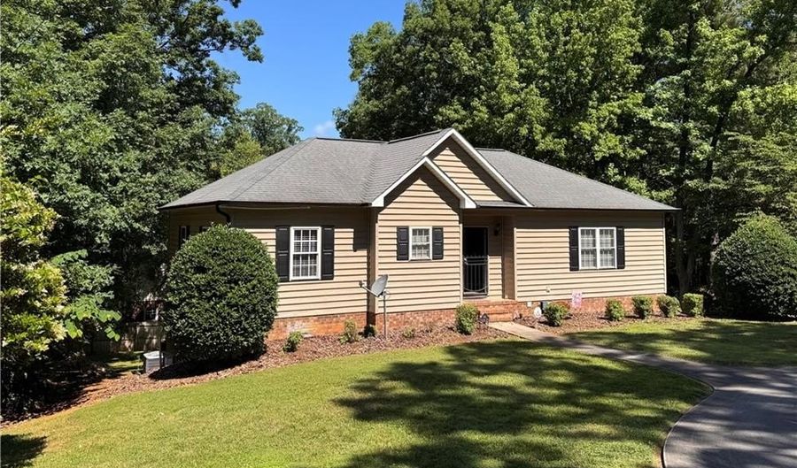 944 Trollinger Rd, Asheboro, NC 27203 - 3 Beds, 2 Bath